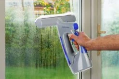 Swiss Pro+ Ruitenreiniger 3 In 1 WV 2 Blue Edition Window Vac - Ca. 120 M² - Waterzuiger - Incl. Smalle Zuigmond - Oplaadbaar - Raamwisser - Streeploos - Clicksystem - 2 Microvezeldoekjes - Met Sprayfunctie - Low Noise - Hepafilter -Schoonmaakmiddelen Winkel 1200x799 1